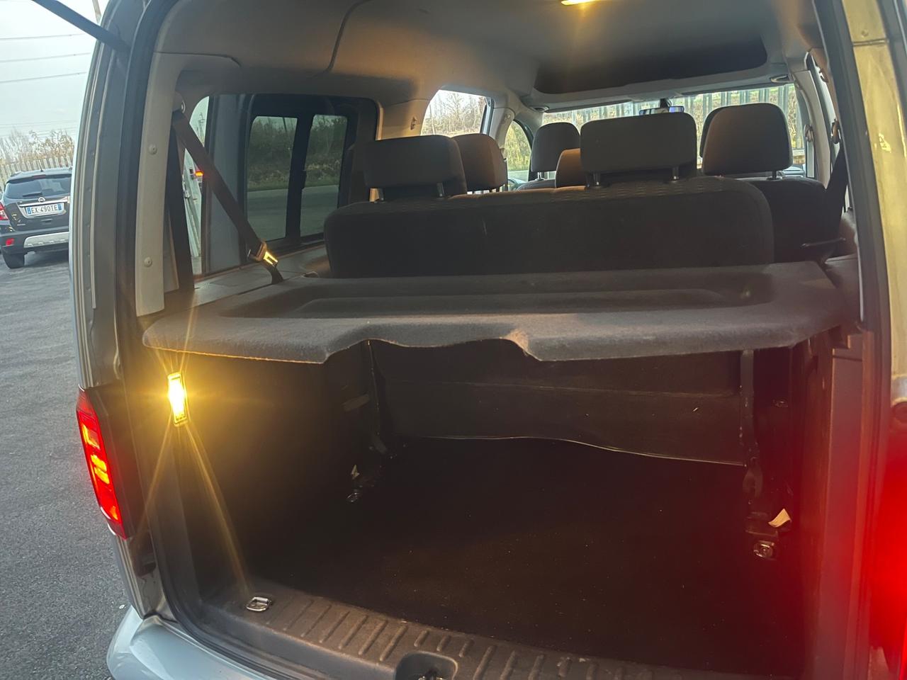 Volkswagen Caddy 2.0 TDI DSG Maxi 7 POSTI BlueM