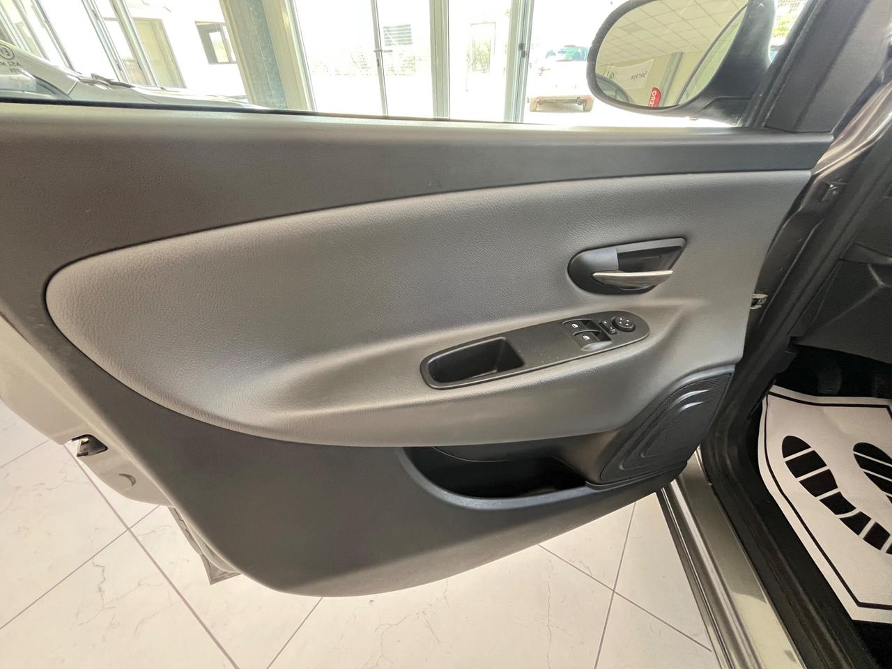 Lancia Ypsilon 1.2 69 CV 5 porte Platinum FULL