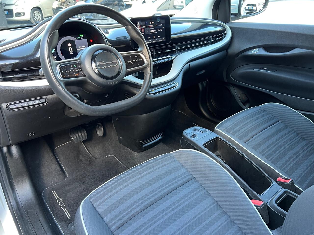 Fiat 500 500e Berlina 42 kWh La Prima