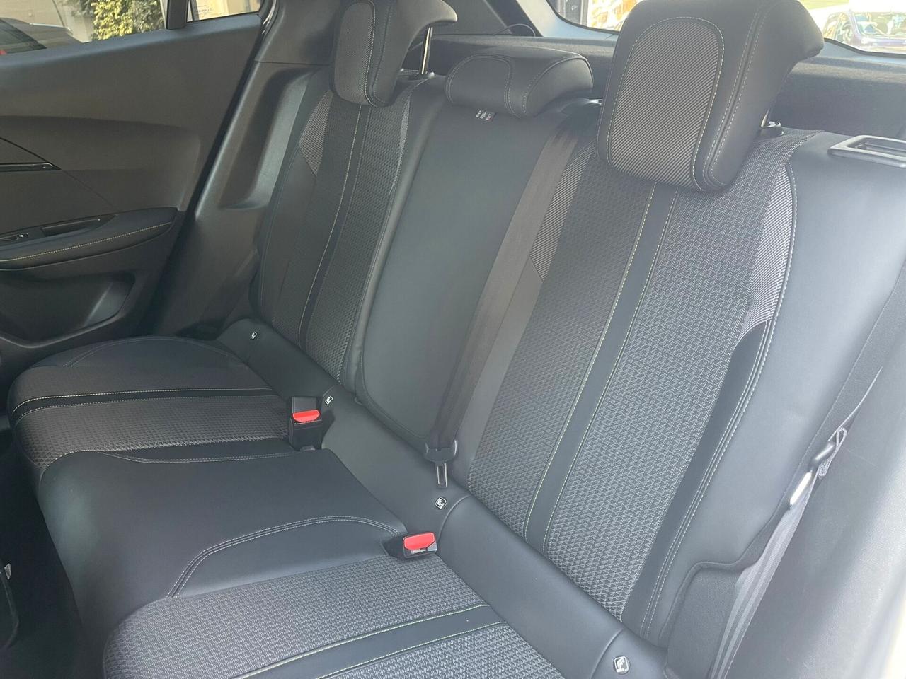 Peugeot 2008 GT LINE 1.2 Puretech Gancio traino omologato