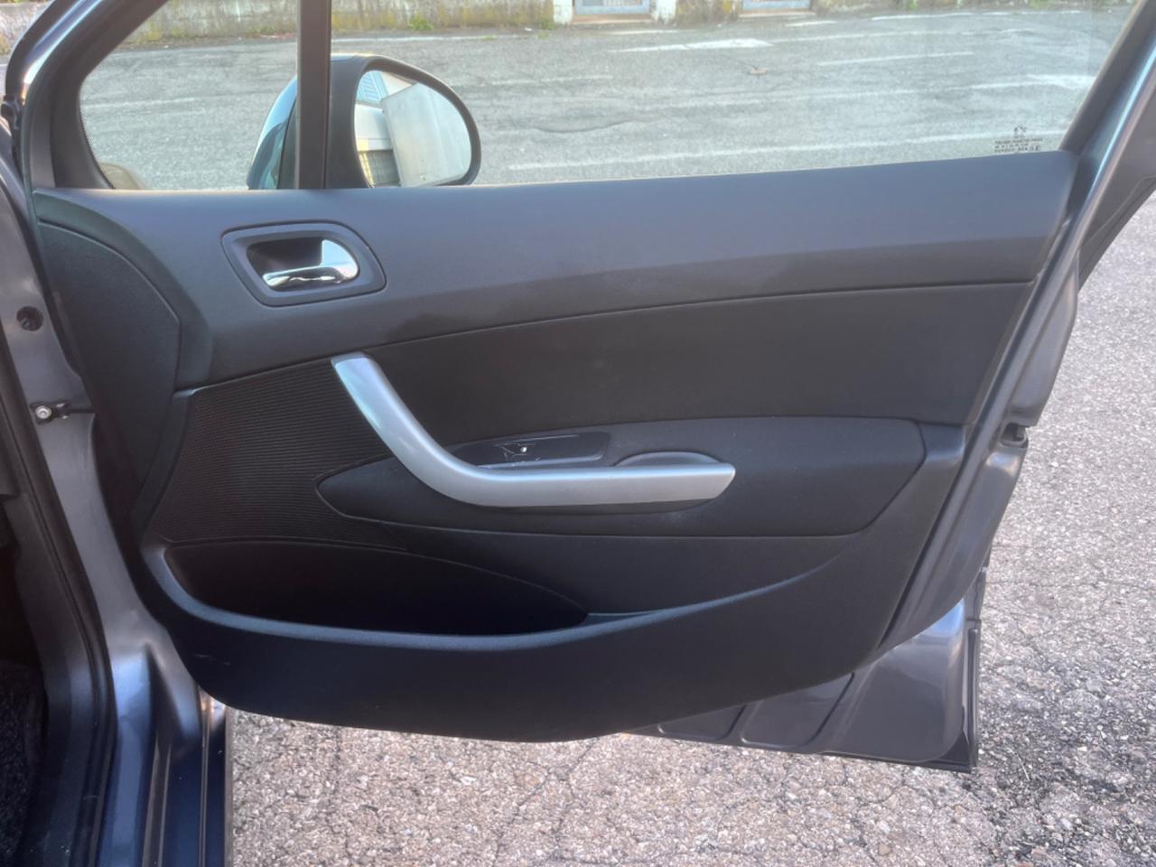 Peugeot 308 1.6hdi 2012 152.000km perfetta per neopatentati