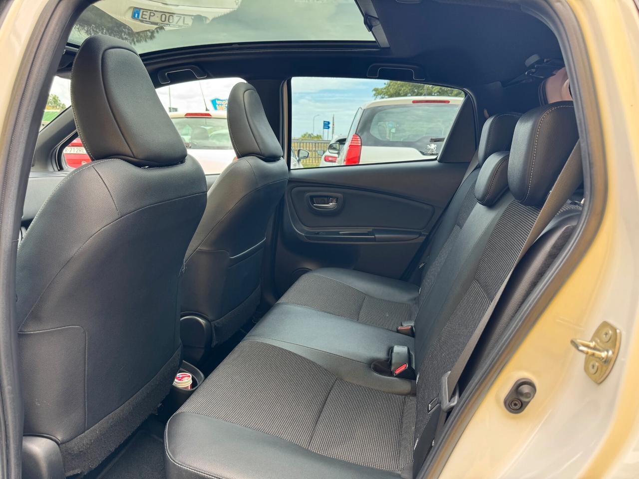 TOYOTA YARIS 2019 FULL OPTIONAL TETTO GARANZIA 2034 CASA MADRE