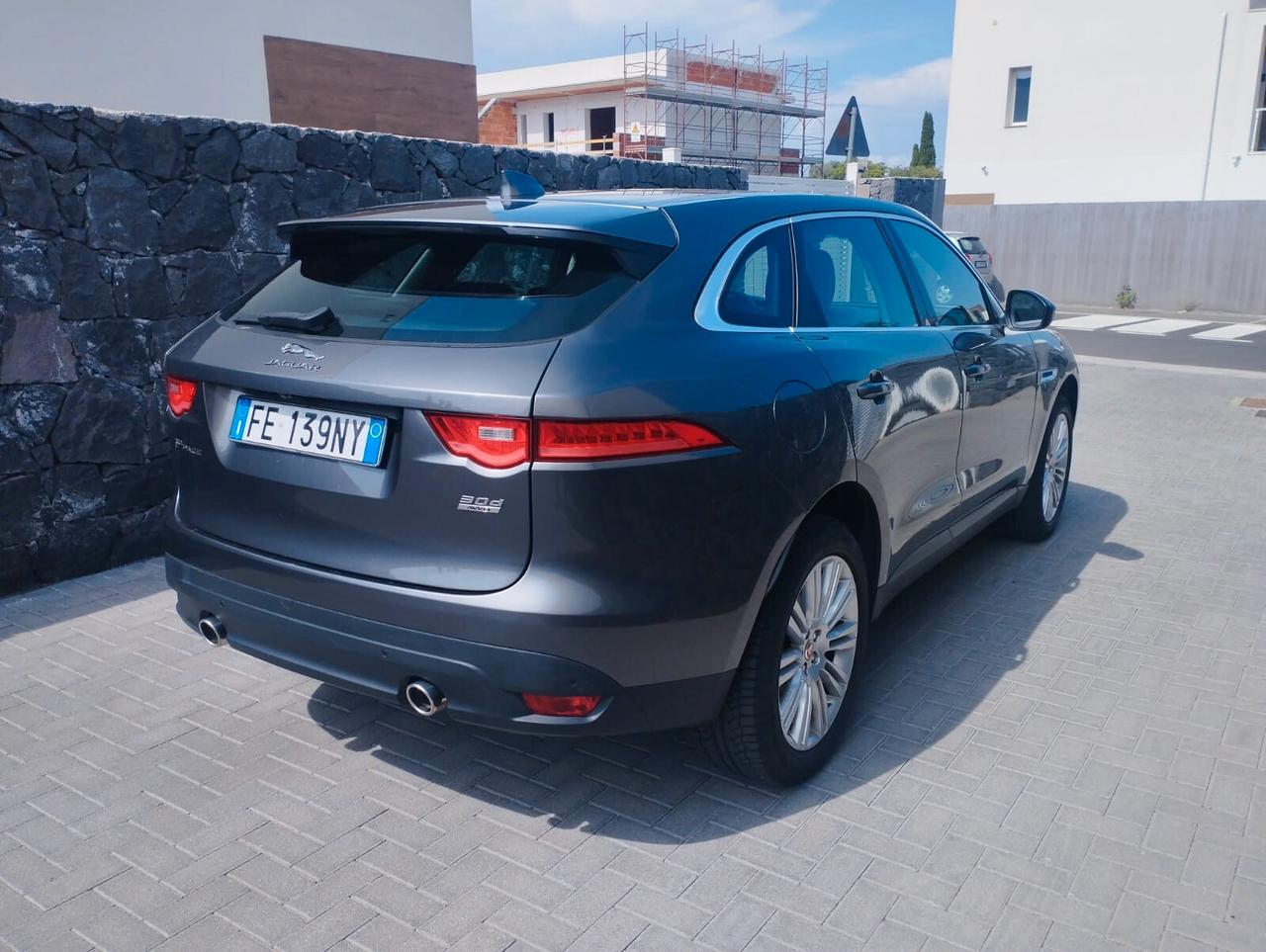 Jaguar F-Pace 3.0 D V6 300 CV AWD aut. Prestige