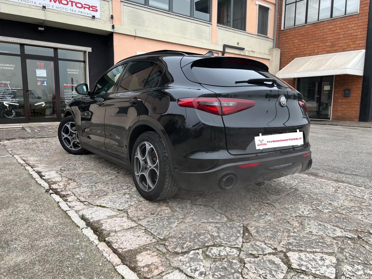 Alfa Romeo Stelvio 2.2 Turbodiesel 160 CV AT8 RWD Tetto Apribile, Pelle rossa Sport-Tech