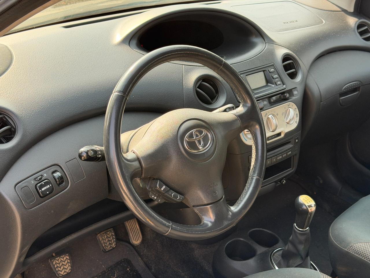 Toyota Yaris 1.0i 16V cat 5 porte Sol