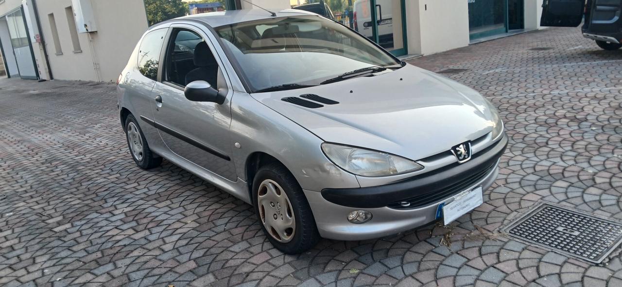 Peugeot 206 1.pochi km neopatentati