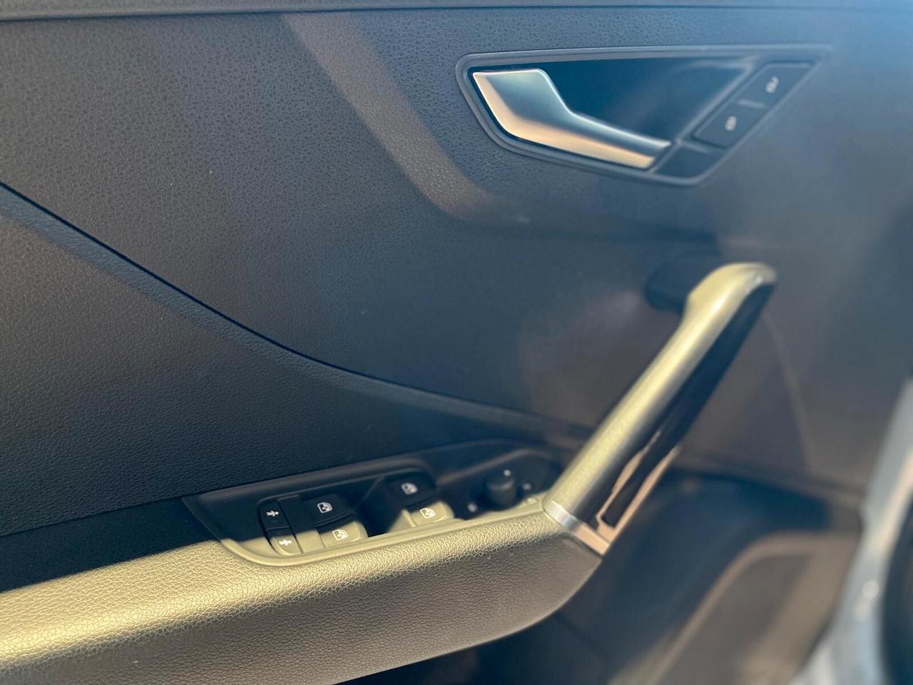 Audi Q2 35 TFSI S tronic Identity Black