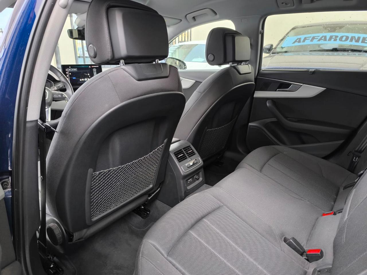 Audi A4 allroad 40 S tronic Identity Contrast 2021
