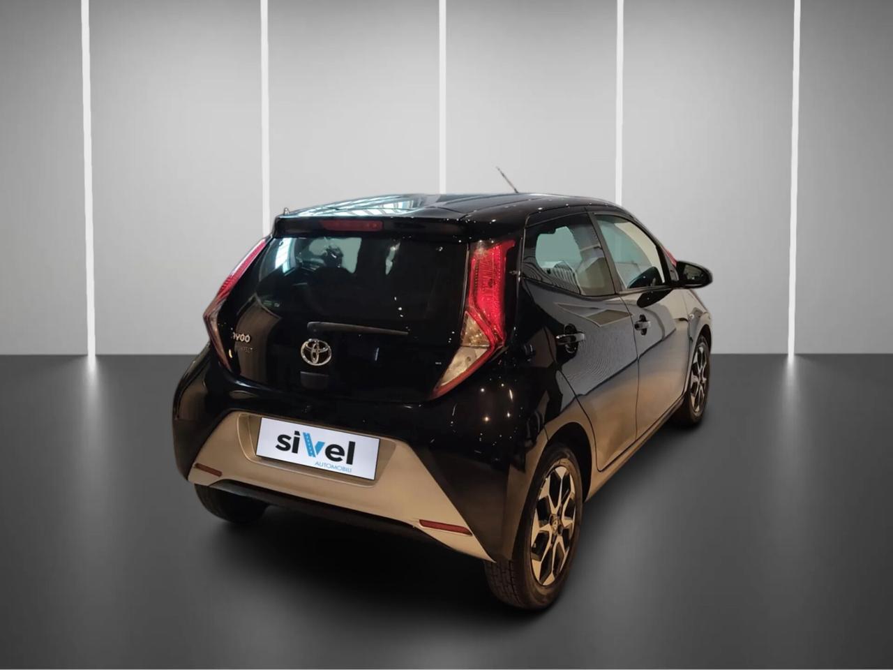 Toyota Aygo Connect 1.0 VVT-i 72 CV 5 porte x-clusiv