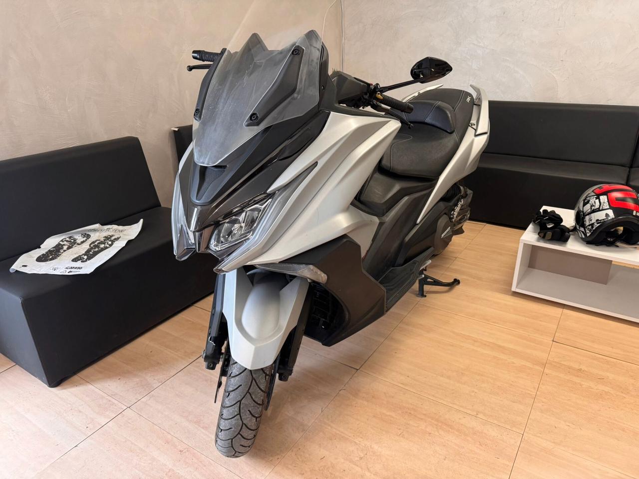 Kymco AK 550