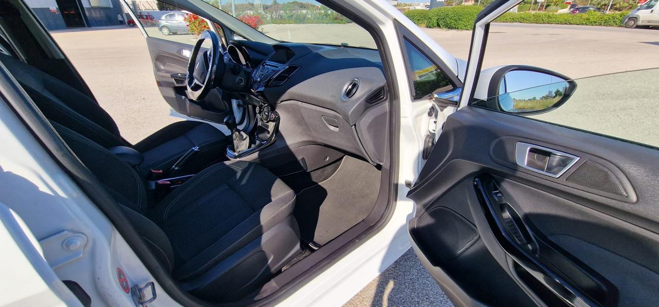 Ford Fiesta 1.2 60CV Black & White Edition 2015