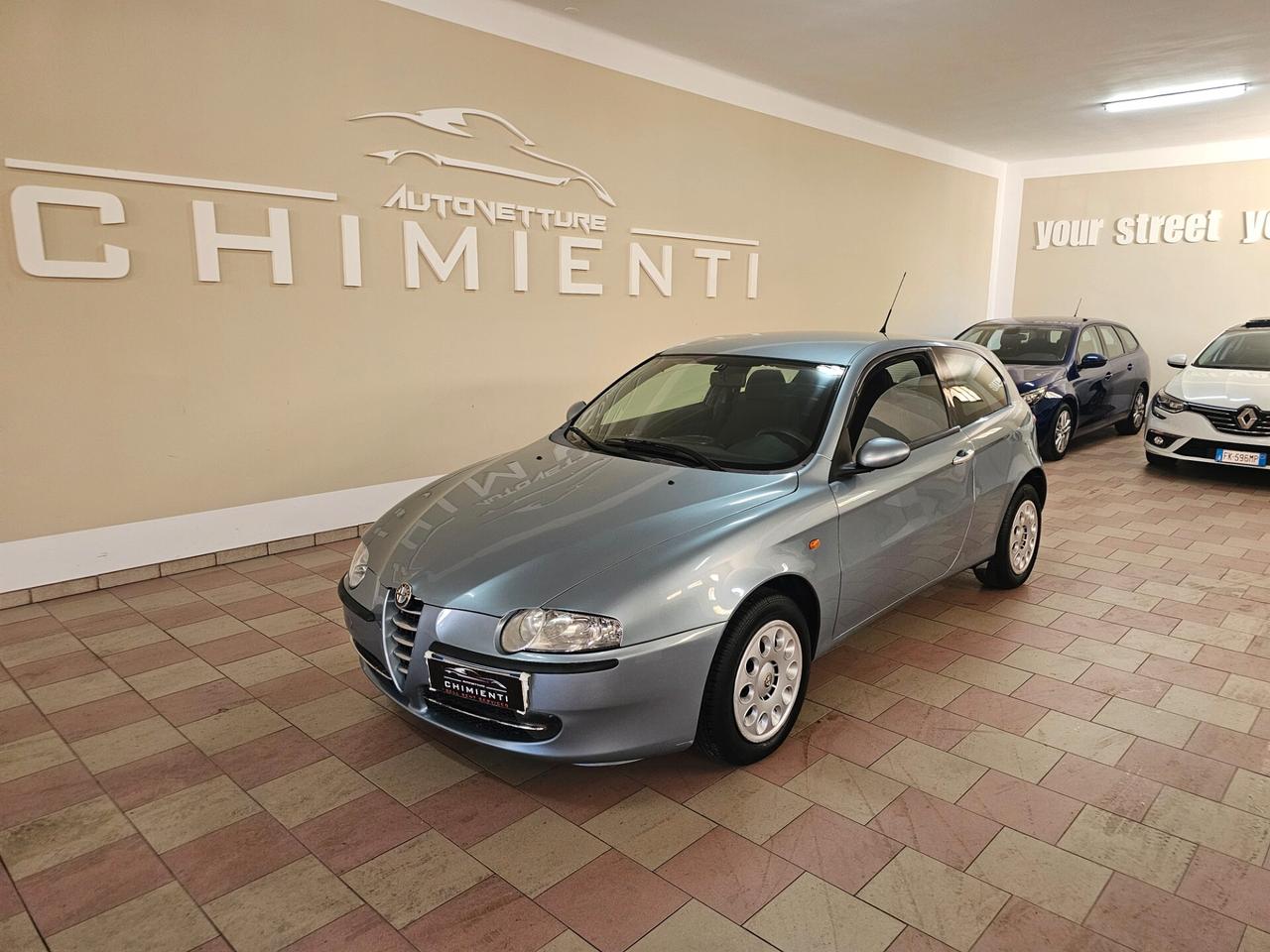 Alfa Romeo 147 1.6i 16V Twin Spark cat 3p. Distinctive