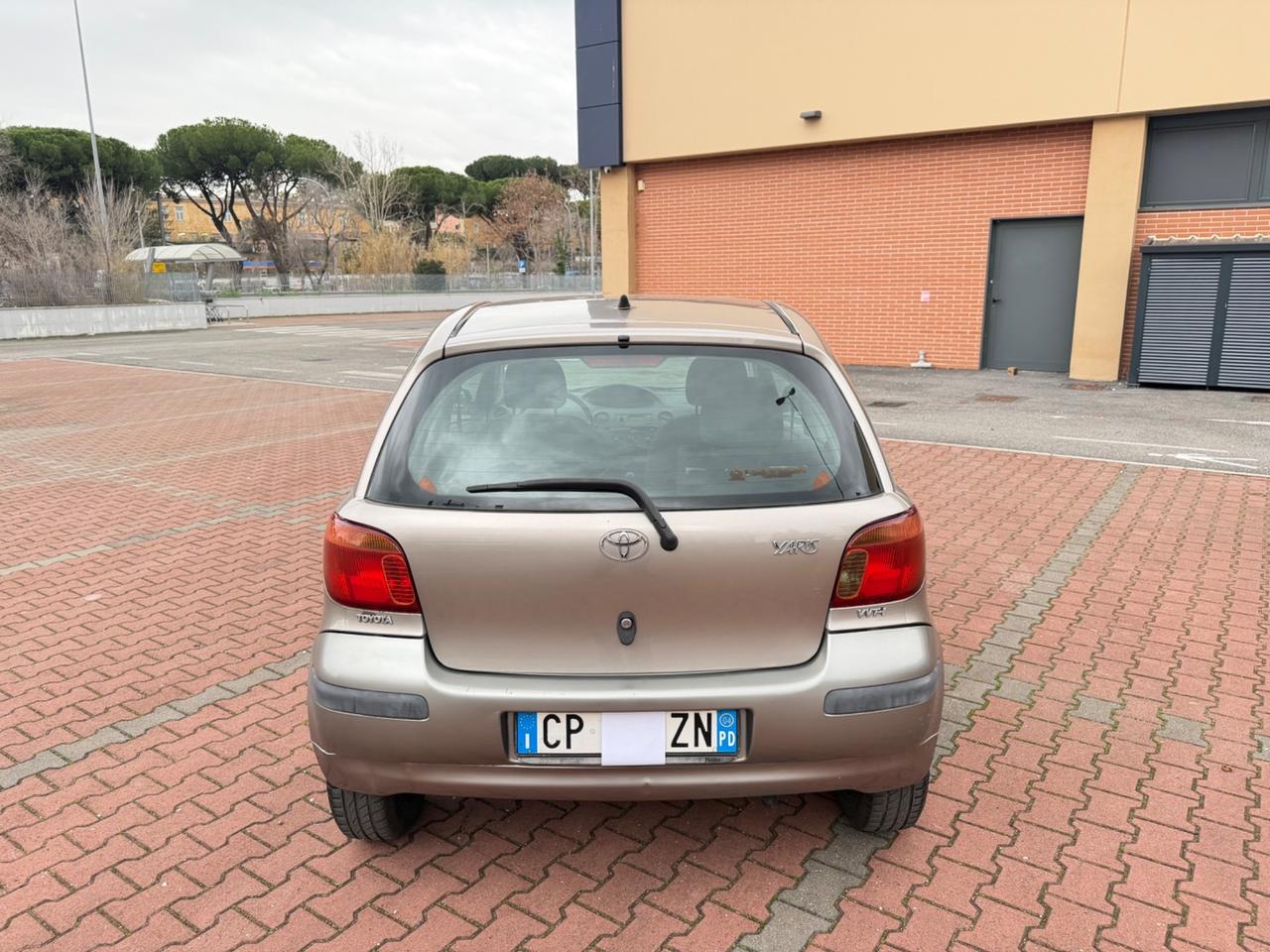 Toyota Yaris 1.0i 3p Sol