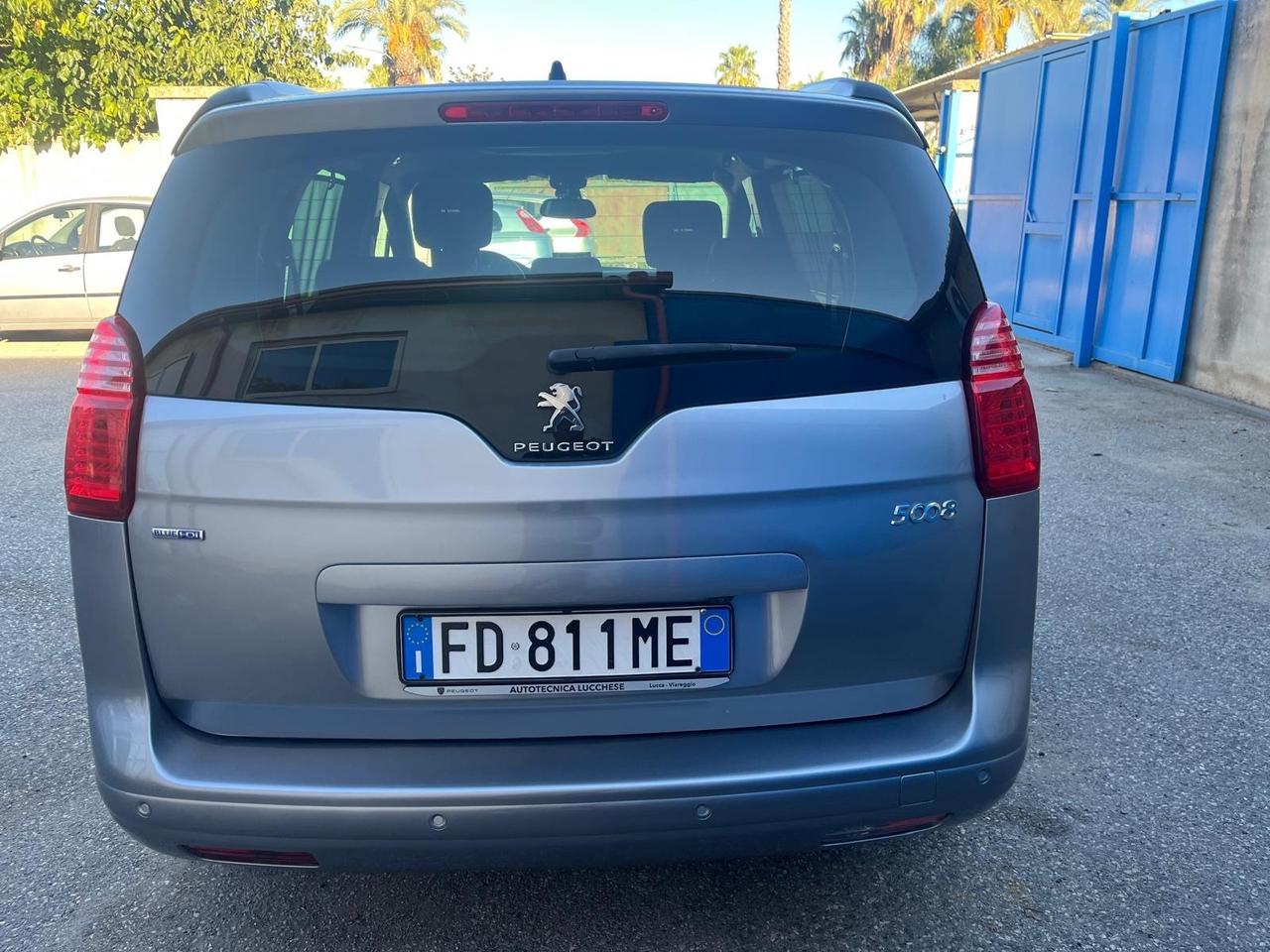 Peugeot 5008-2.0 hdi-7 P- allure-2016