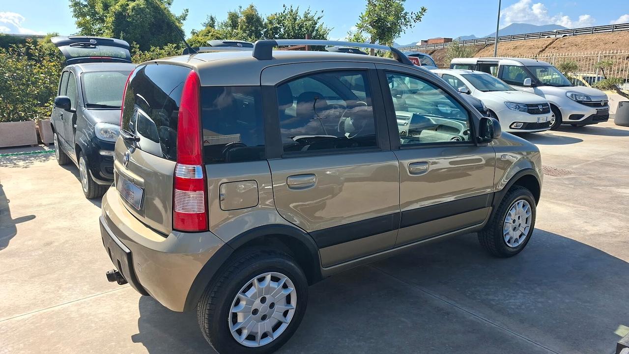 Fiat Panda 1.2 4x4 con gancio traino