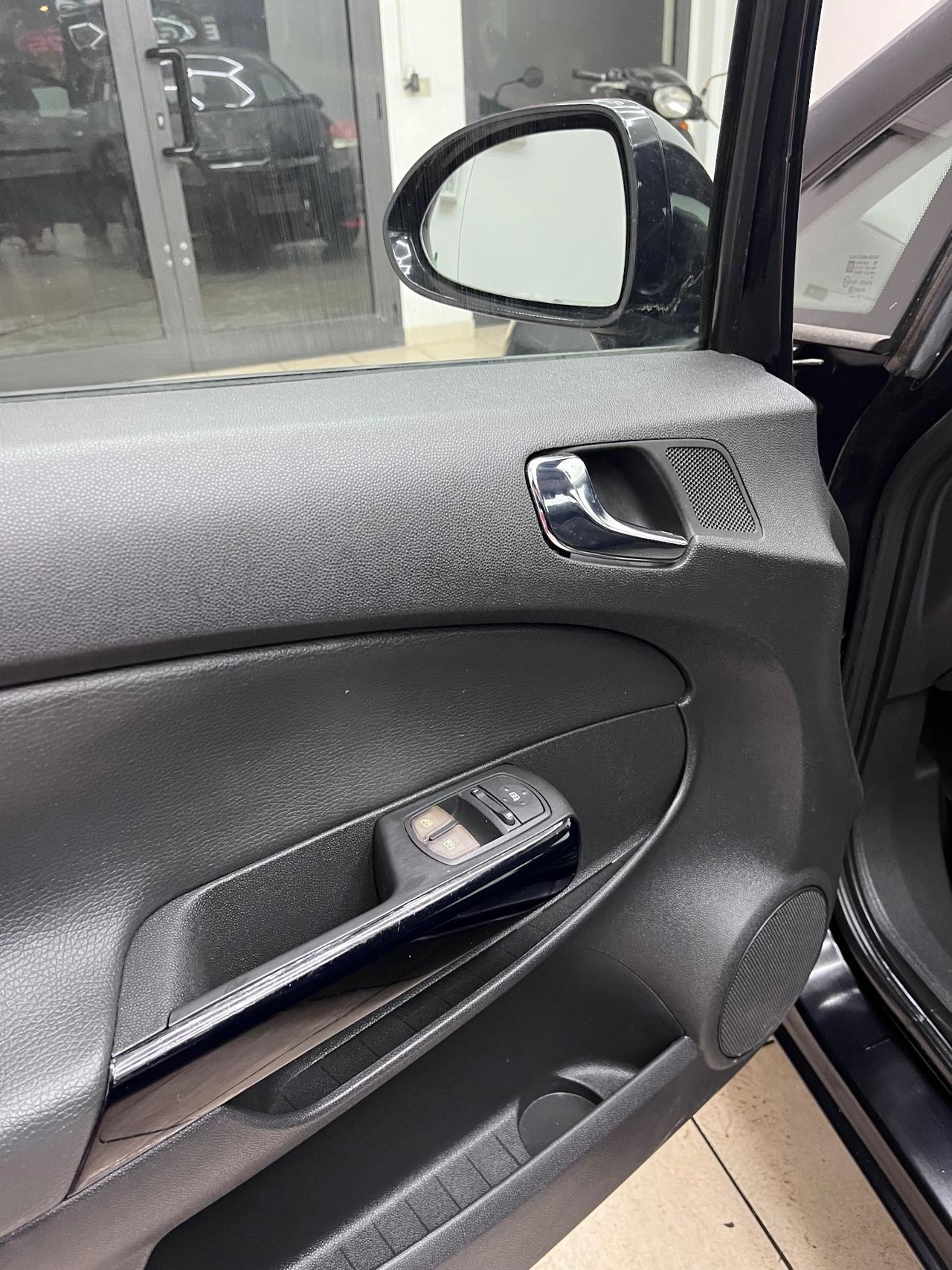 Opel Corsa 1.4 16V 5 porte Cosmo