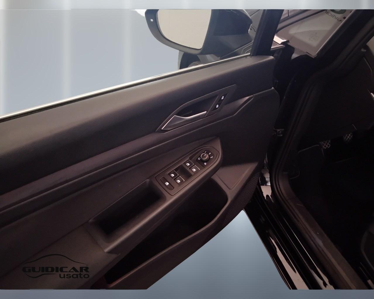 VOLKSWAGEN Golf VIII 2020 - Golf 1.5 tgi Style 130cv