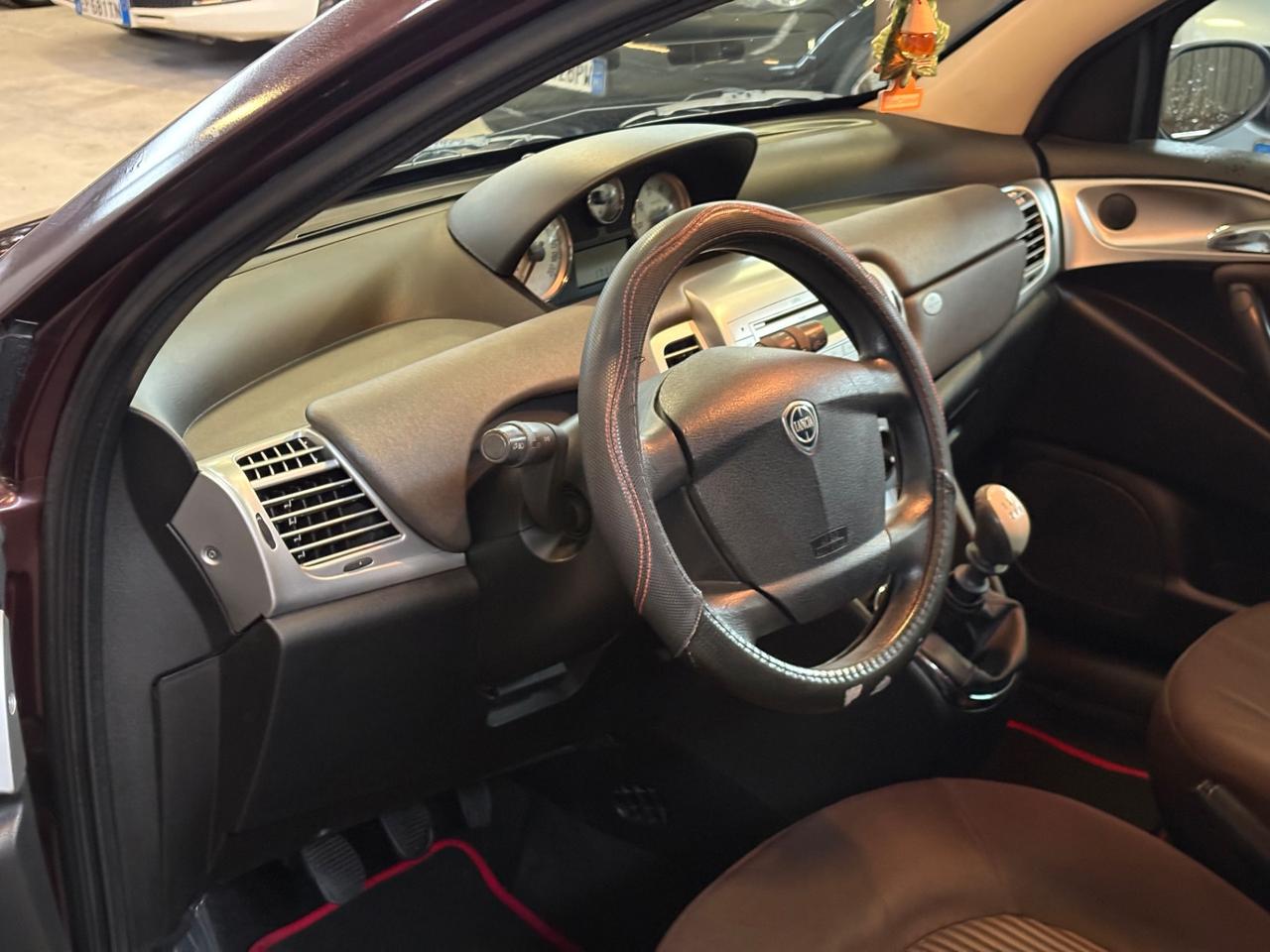 Lancia Ypsilon 1.2 Versus