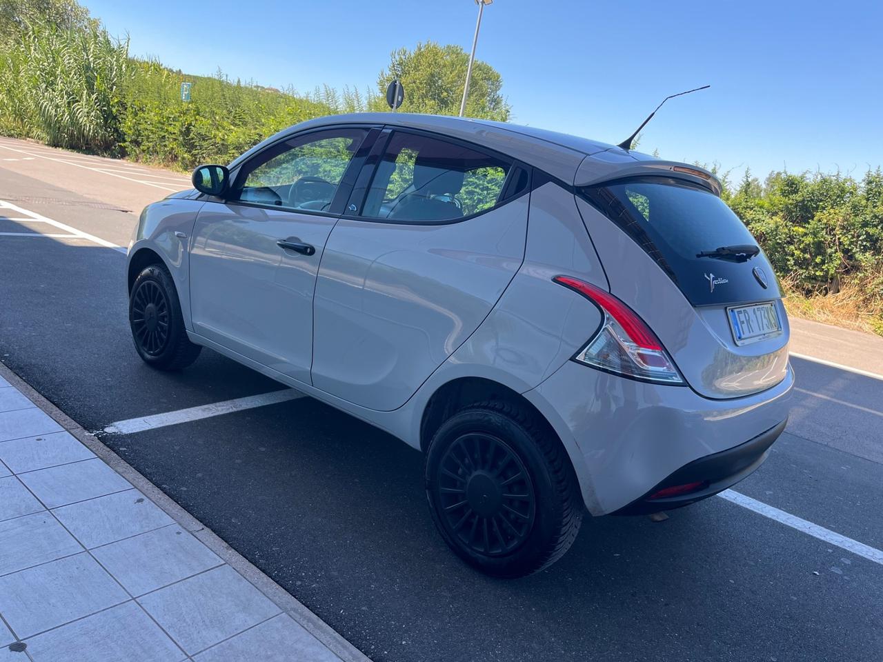 Lancia Ypsilon 0.9 TwinAir 85 CV 5 porte Metano Ecochic Platinum