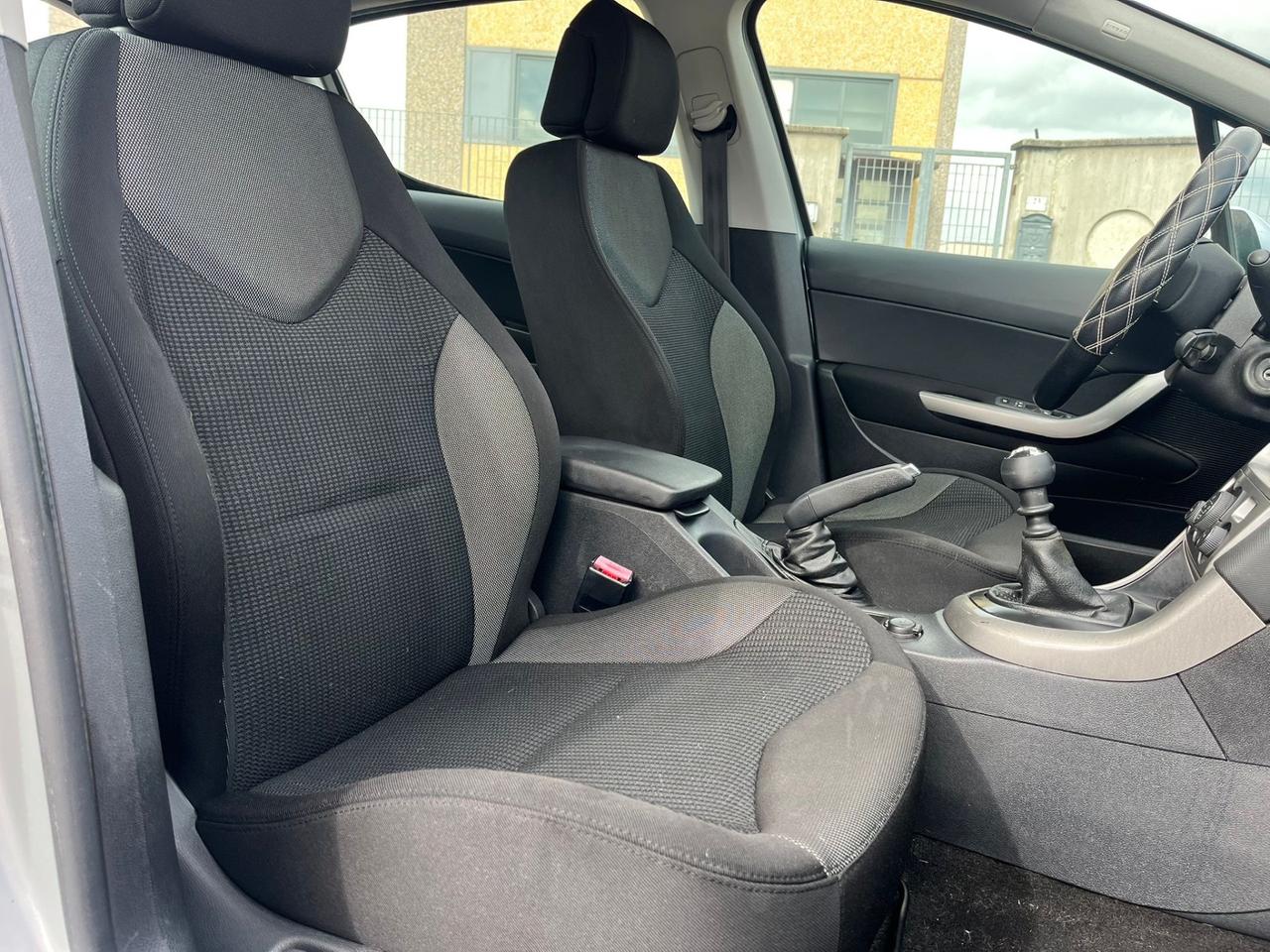 Peugeot 308 1.6 HDi 110CV 5p. Féline (6 Marce)