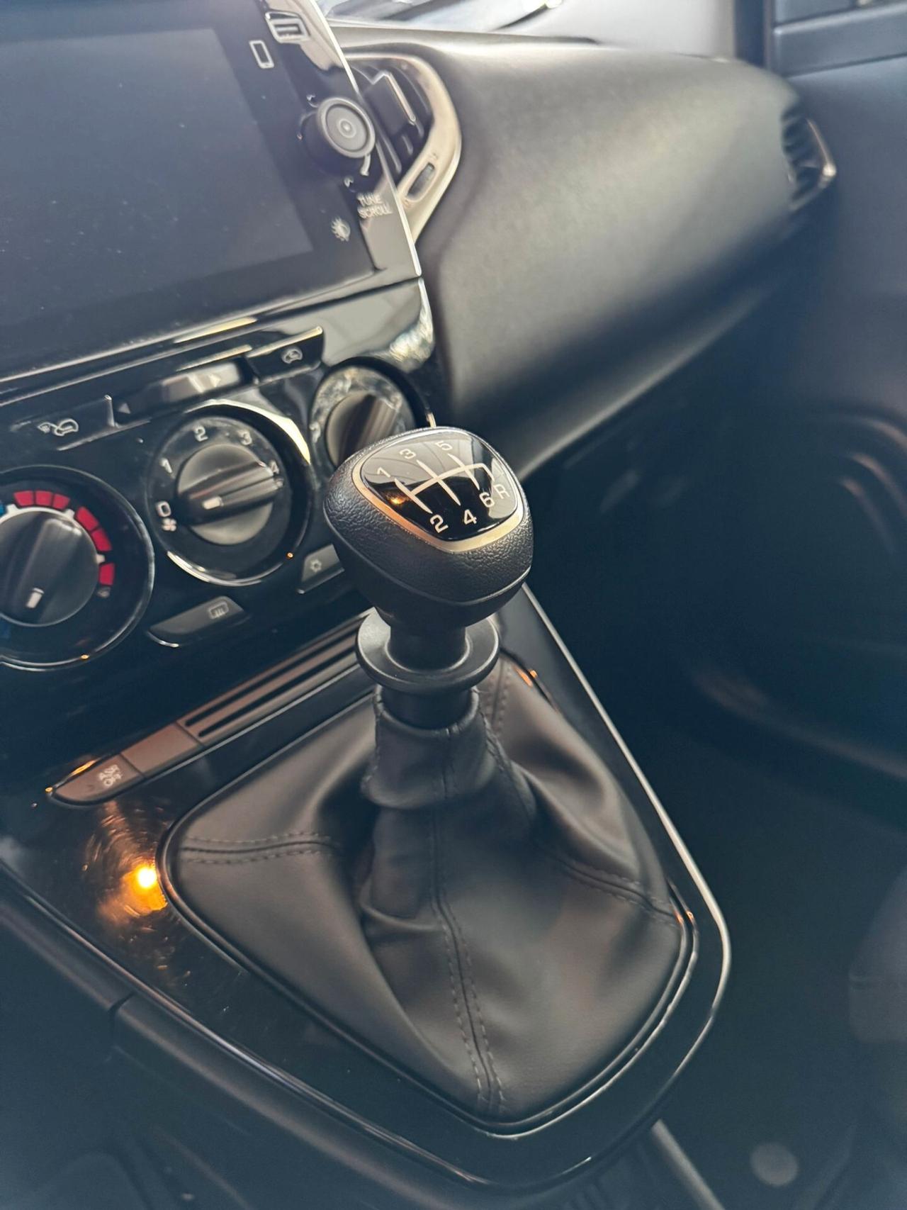 Lancia Ypsilon 1.0 FireFly 5 porte S&S Hybrid Ecochic Gold