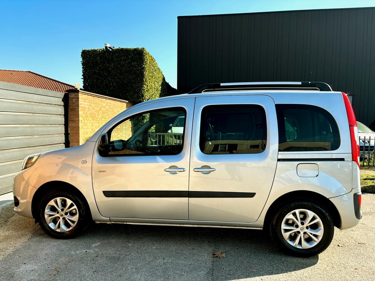 RENAULT KANGOO 1.5D 6m 5POSTI-NAVI-Garanzia-2016