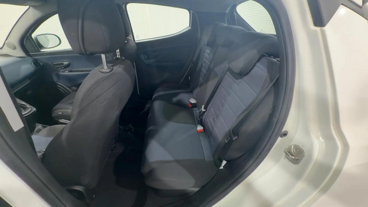 Lancia Ypsilon 1.0 Hybrid Platino full optional