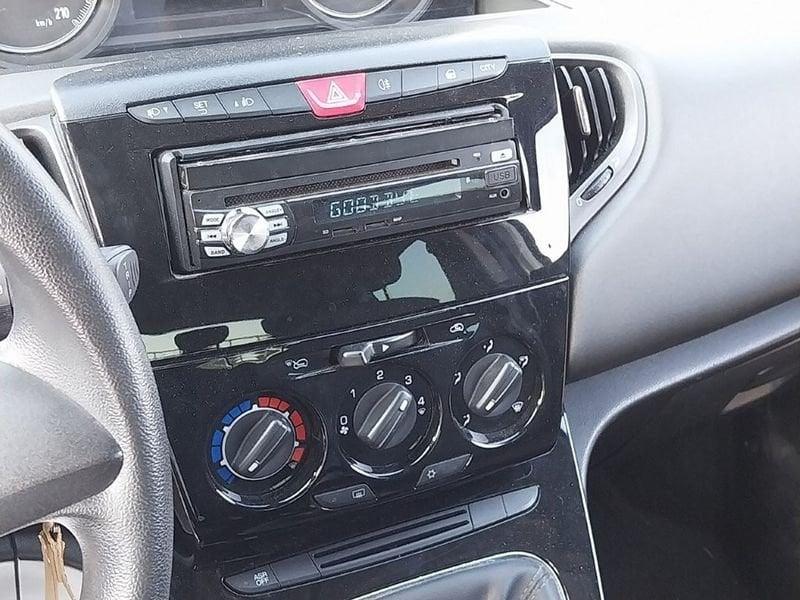 Lancia Ypsilon III 2015 1.2 Silver 69cv