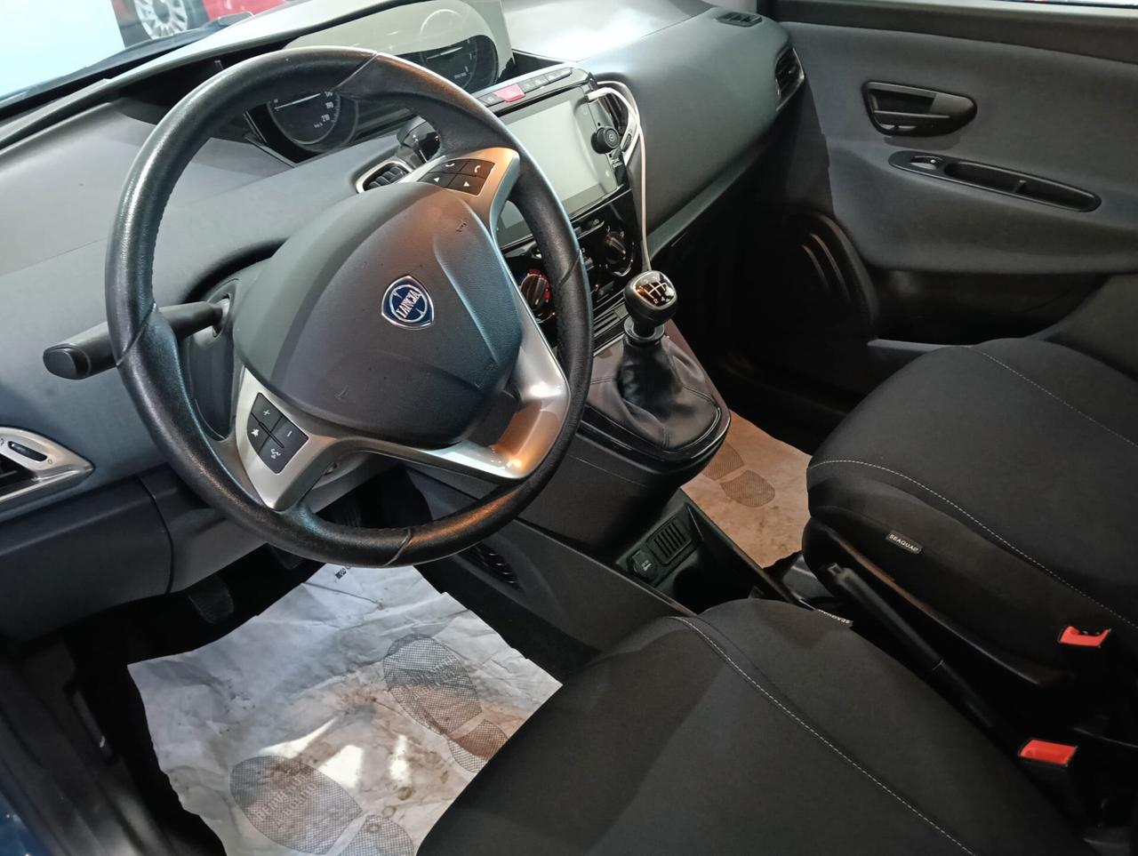 Lancia Ypsilon 1.0 FireFly 5 porte S&S Hybrid Gold