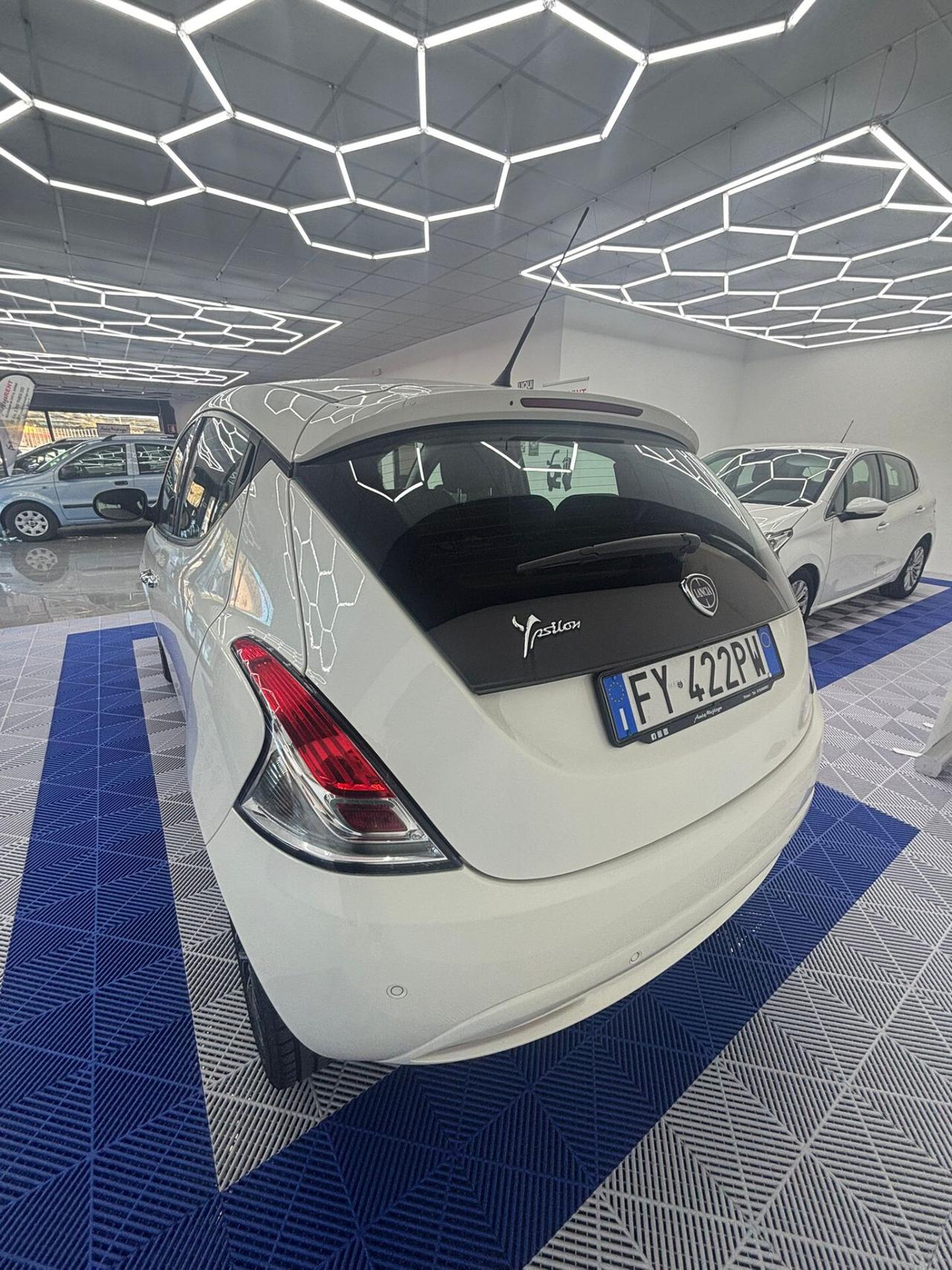 Lancia Ypsilon 1.2 69 CV 5 porte S&S Gold