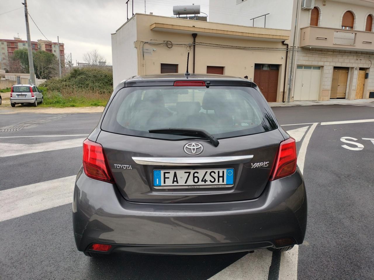 Toyota Yaris 1.0 5 porte Lounge benzina GPL
