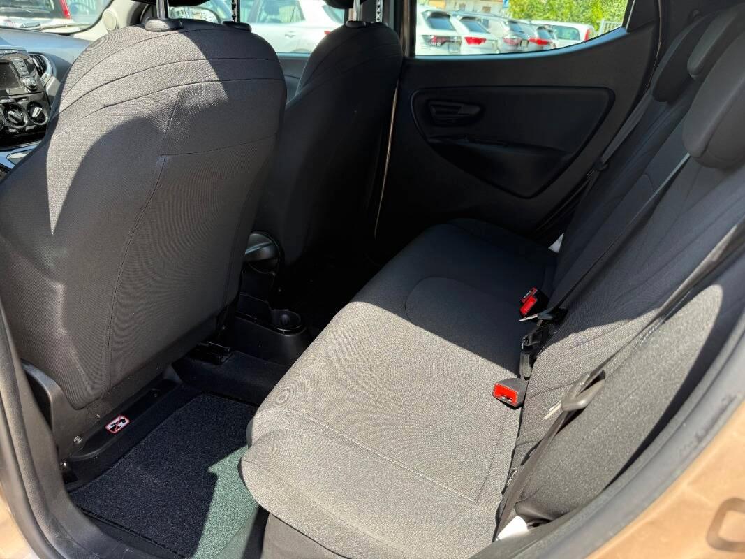 Lancia Ypsilon 1.0 firefly hybrid Gold s&s 70cv