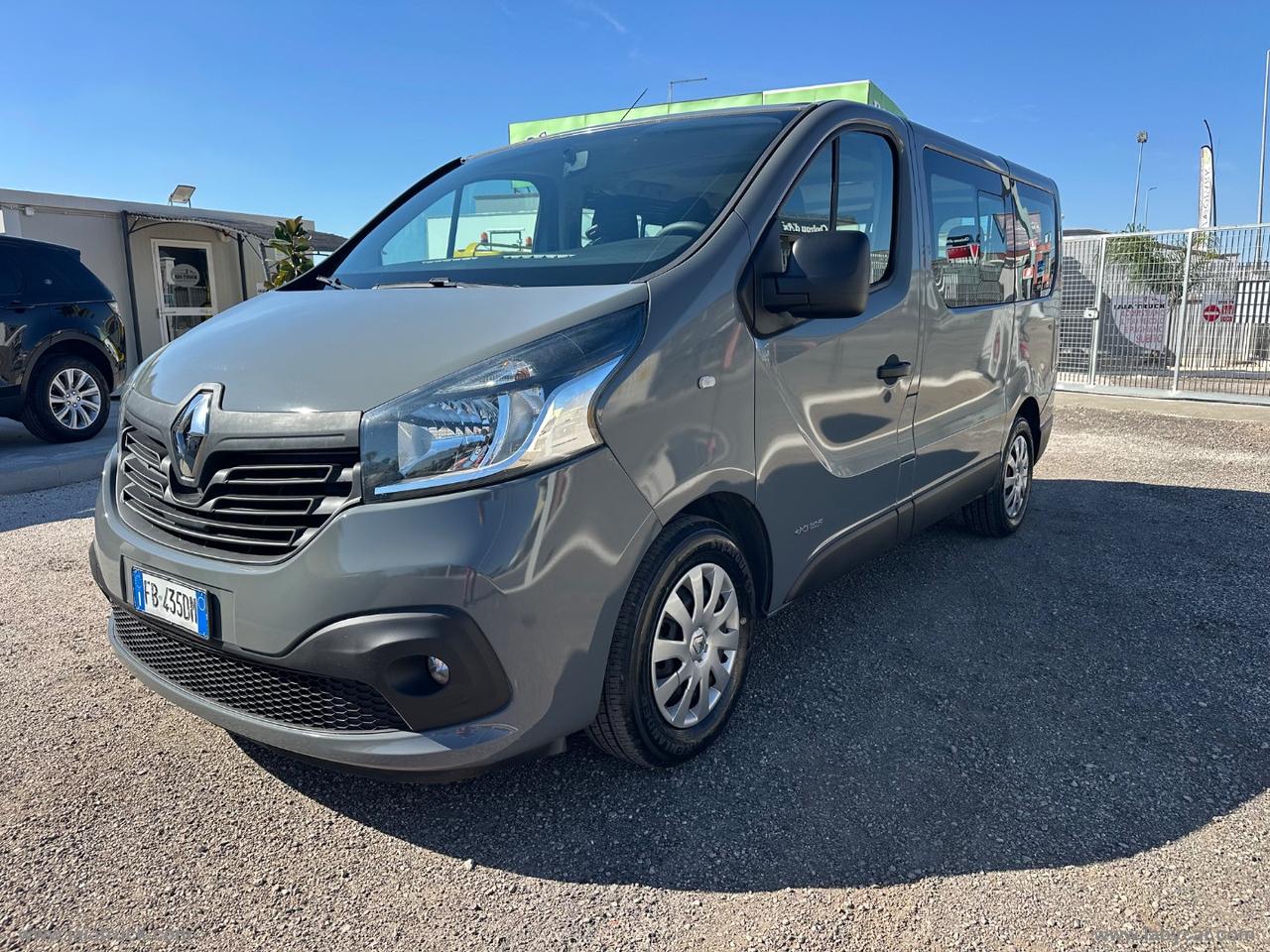 RENAULT Trafic 9 POSTI 1.6 dCi 125CV+GANCIOTRAINO