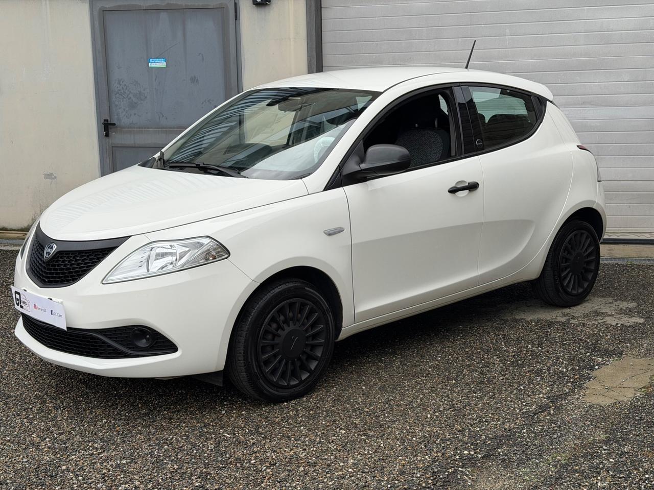 Lancia Ypsilon 1.0 FireFly 5 porte S&S Hybrid Ecochic Silver