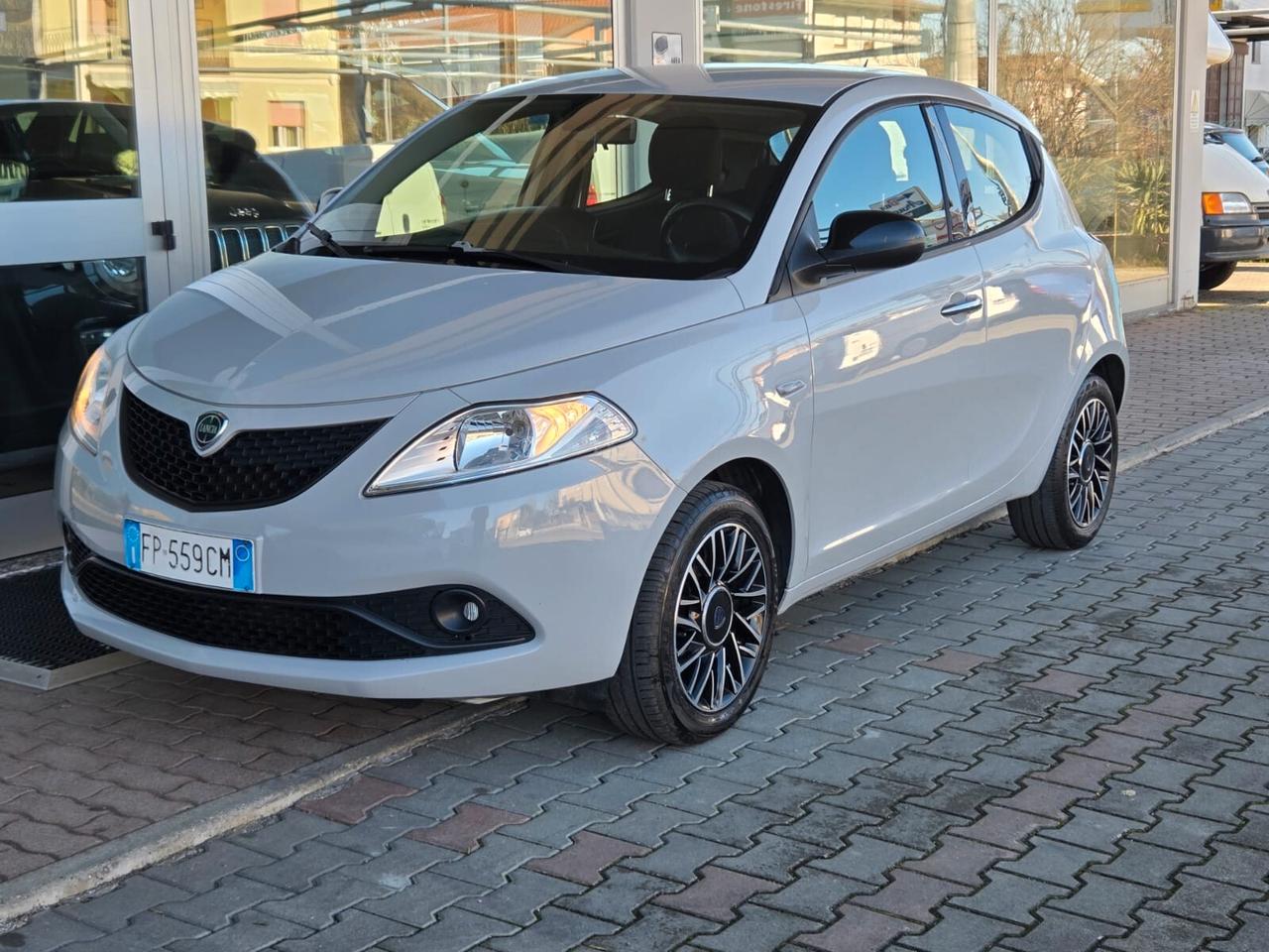 Lancia Ypsilon 1.2 69 CV 5 porte GPL Ecochic Gold