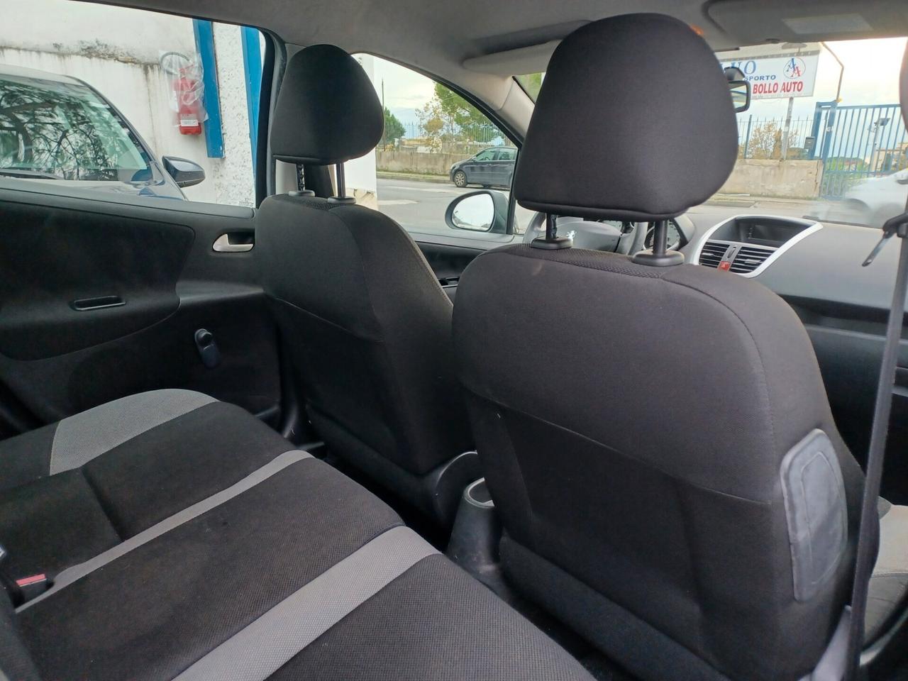 Peugeot 207 5 porte GPL DELLA CASA ANNO 2010