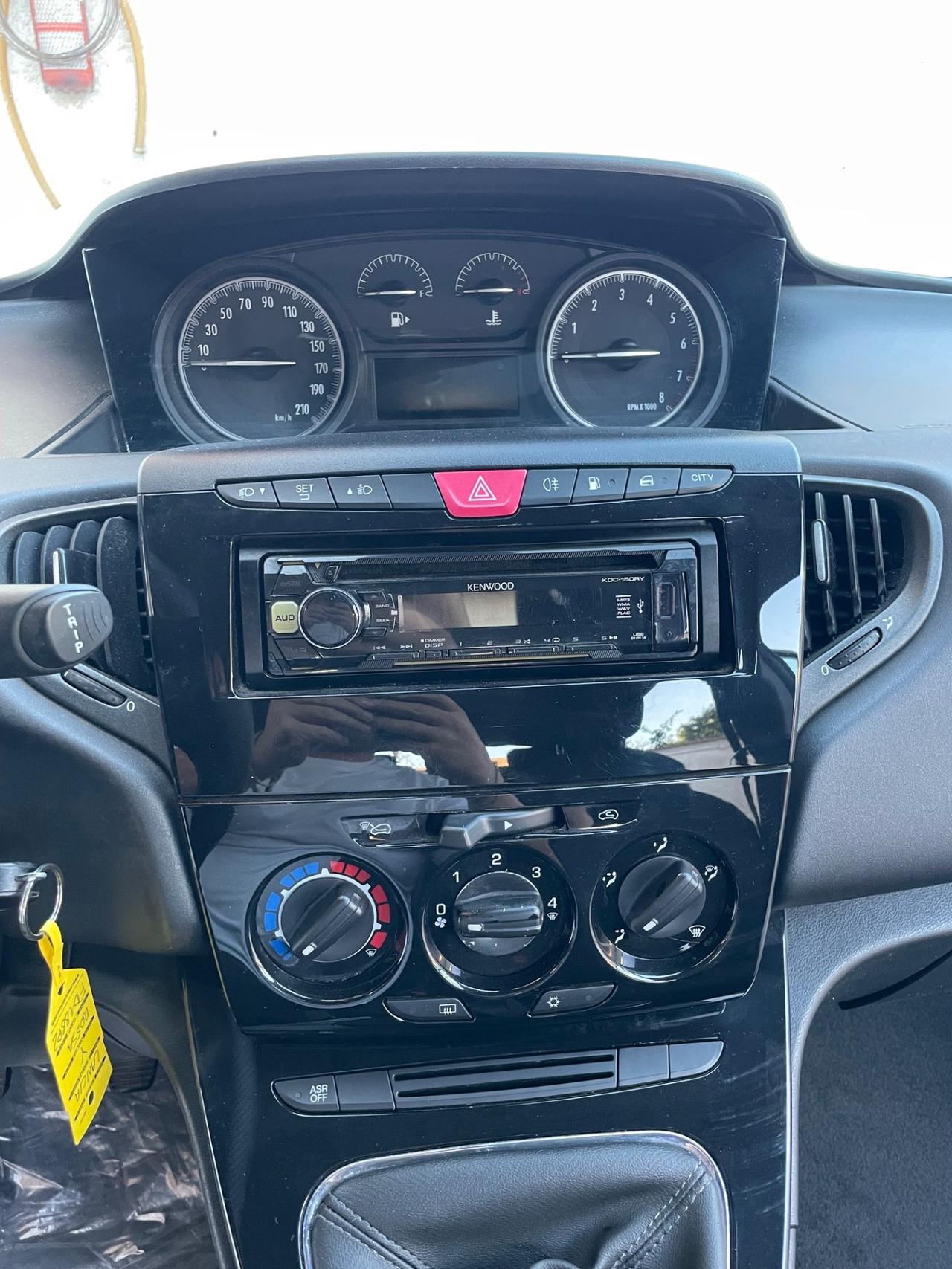 Lancia Ypsilon 1.2 69 CV 5 porte GPL Ecochic Gold dal nord Italia