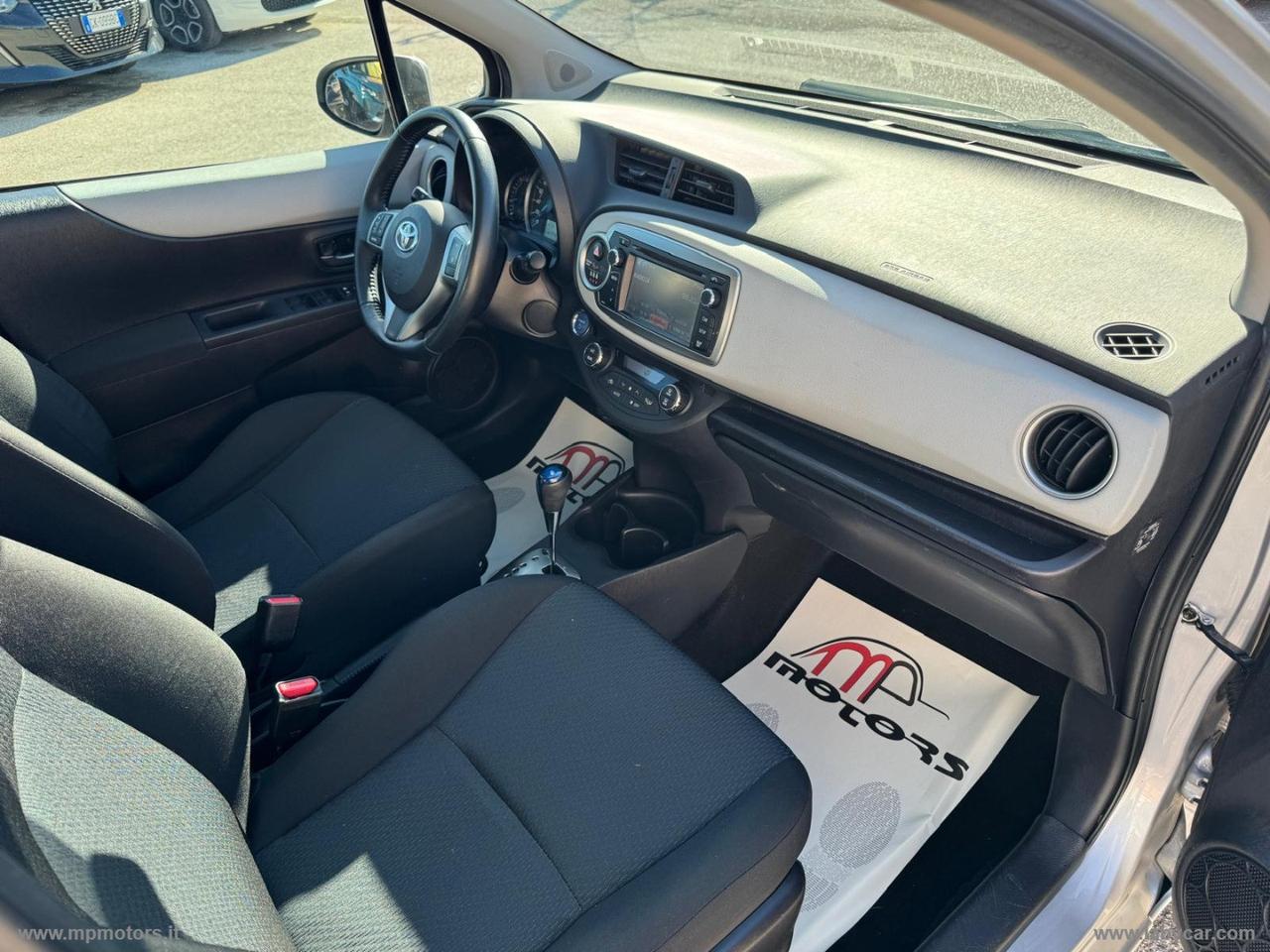 TOYOTA YARIS LOUNGE HYBRID 1.5 75CV