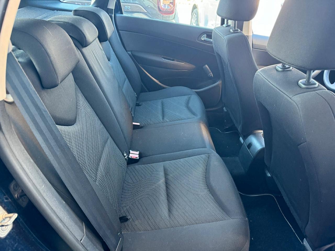 Peugeot 308 1.6 HDI 90 cavalli S. W.