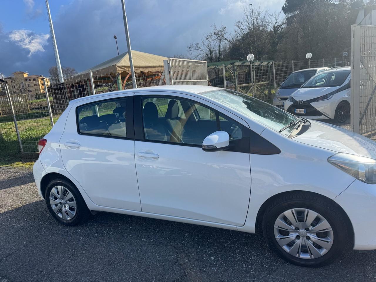 Toyota Yaris 1.0 5 porte Lounge NEOPATENTATI