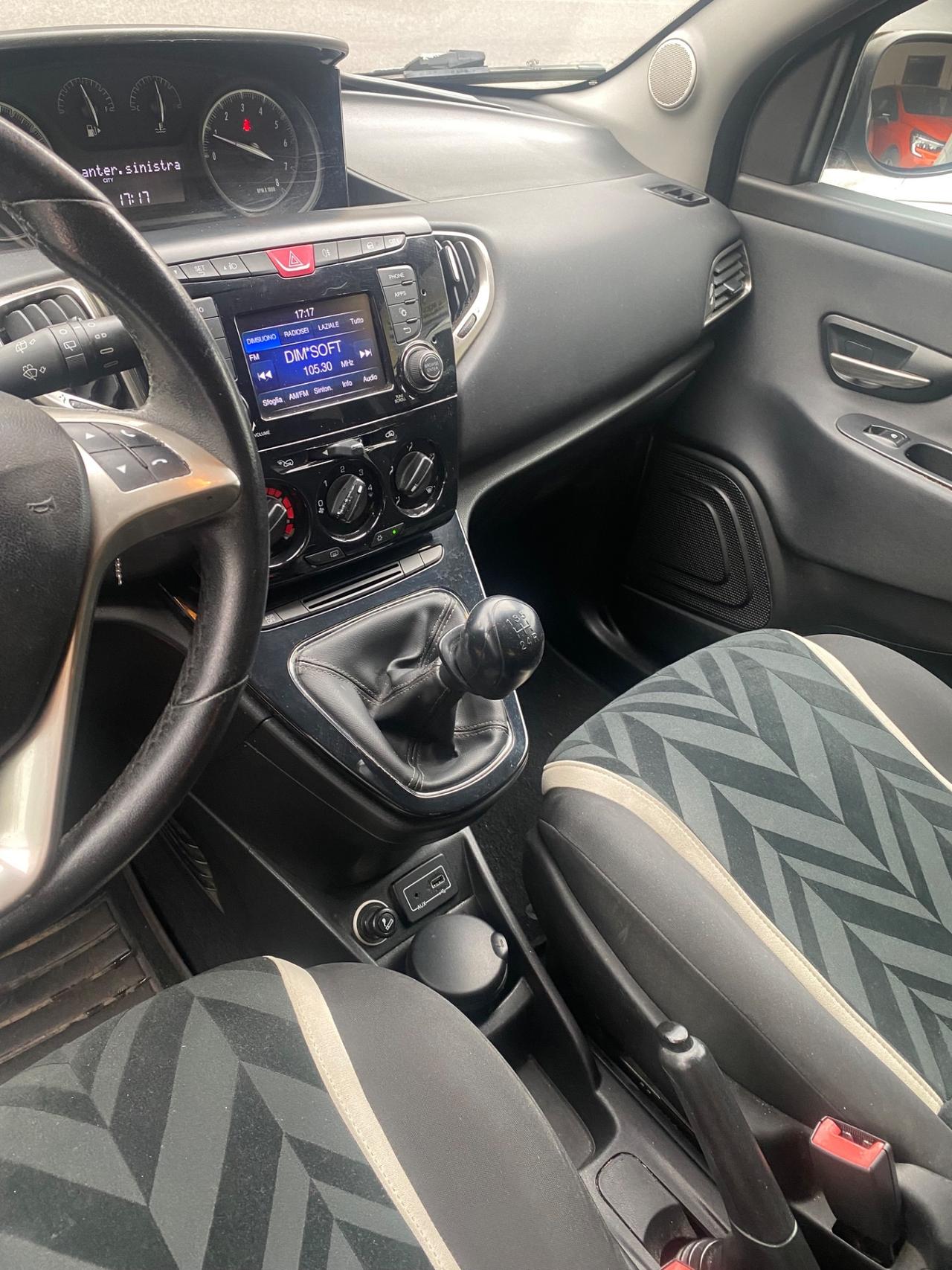 Lancia Ypsilon 1.2 69 CV 5 porte Platinum