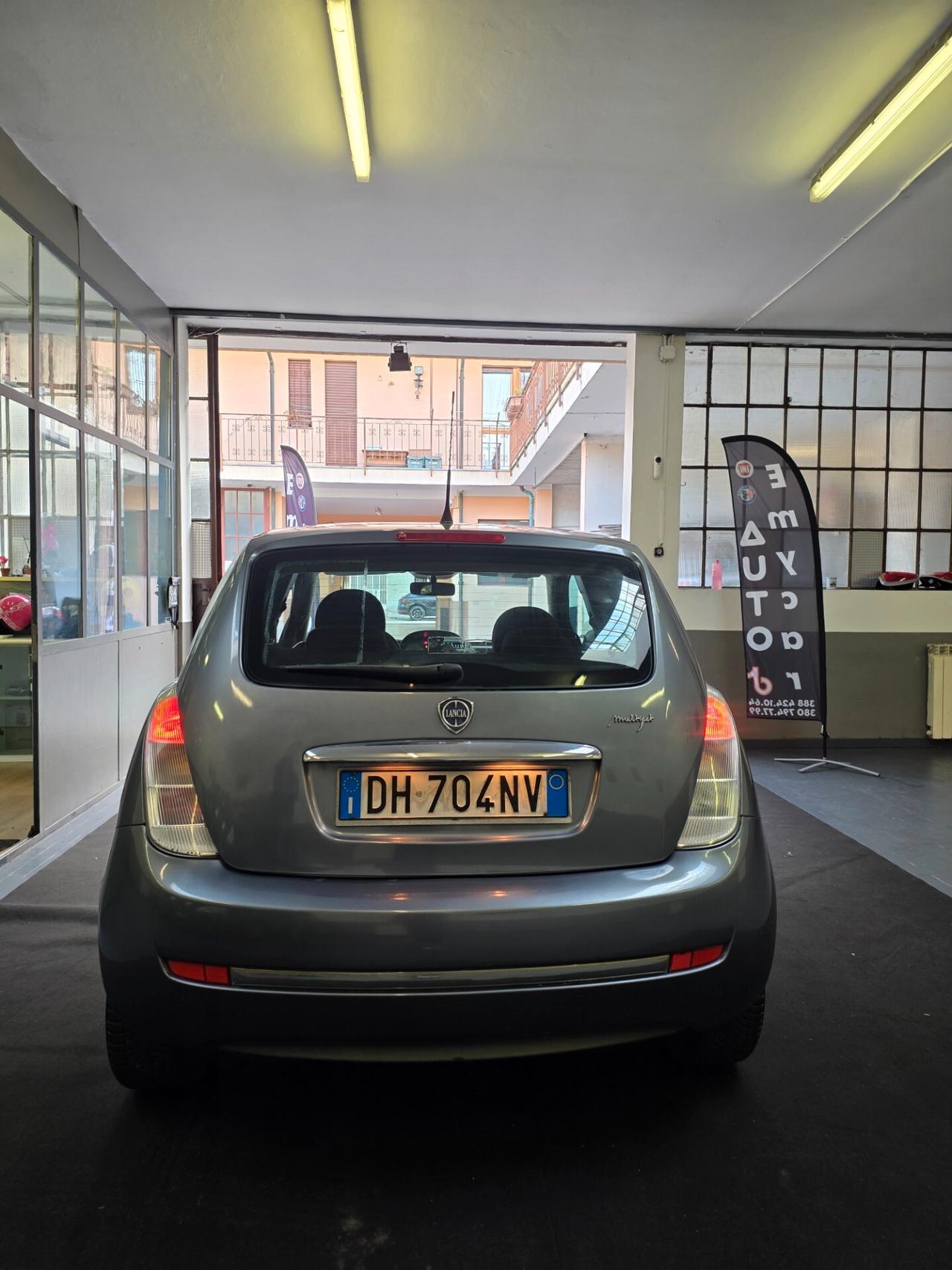 Lancia Ypsilon 1.3 MJT 75 CV Argento