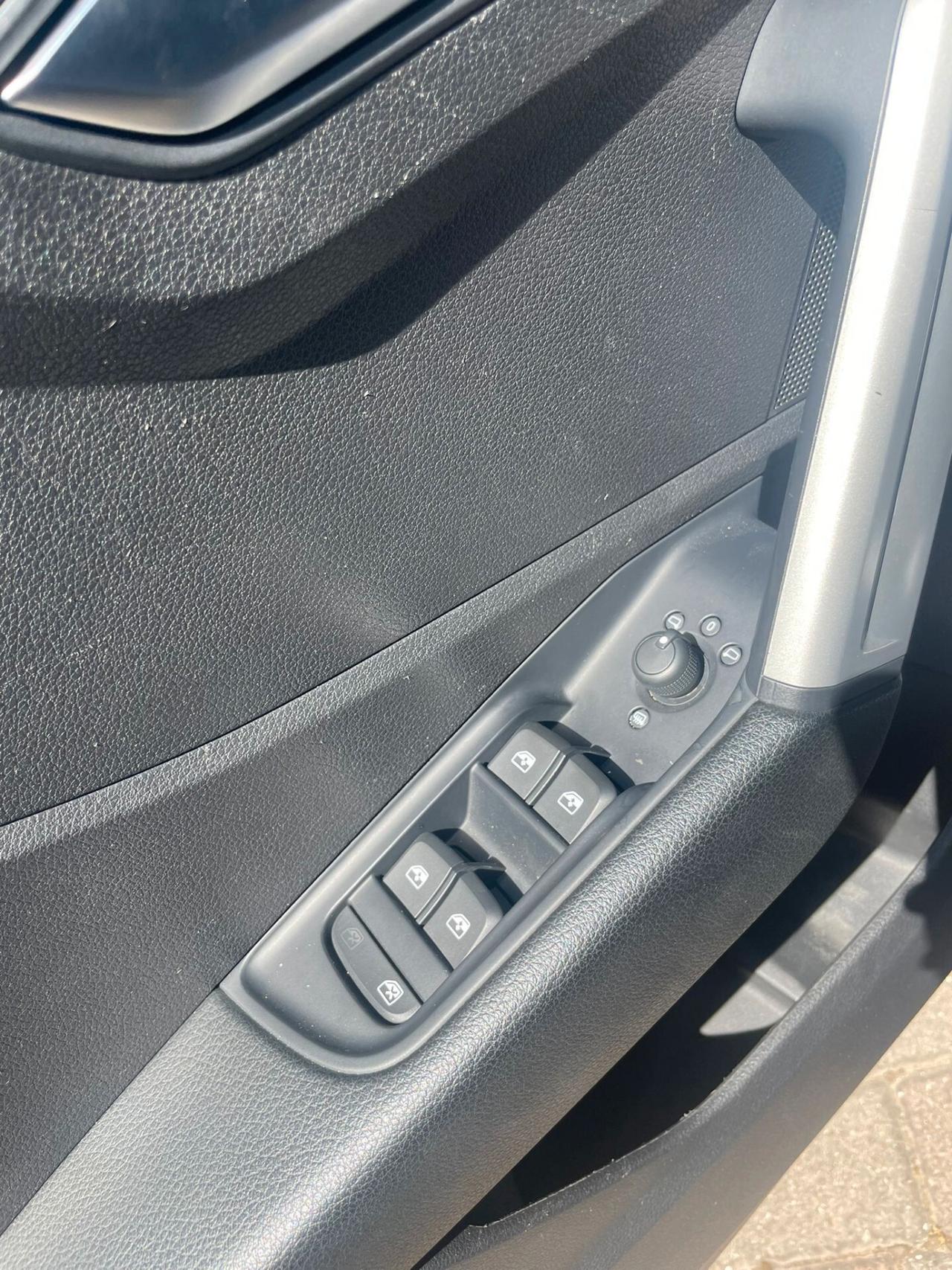 Audi Q2 30 TDI S tronic Identity Black