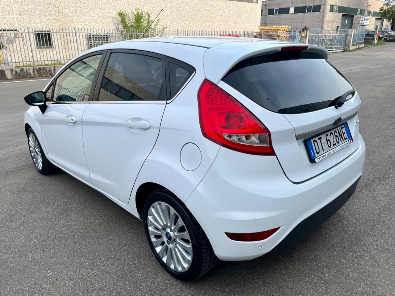 Ford Fiesta 1.2benz 2009 113.000km perfetta per neopatentati