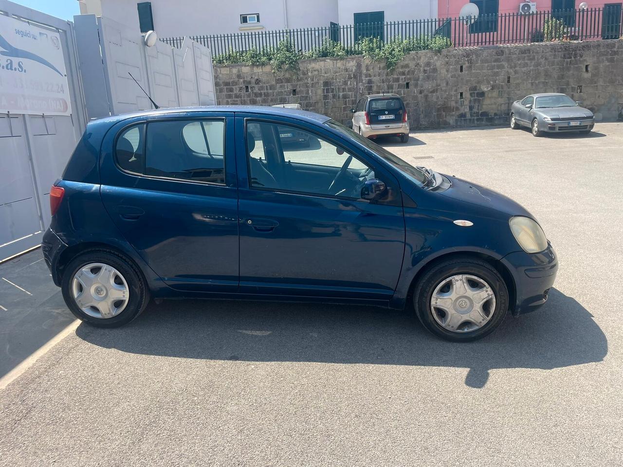 Toyota Yaris 1.0i 16V cat 5 porte Sol