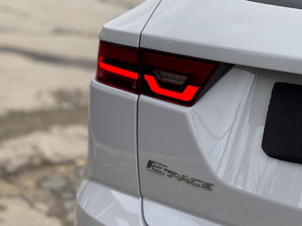 JAGUAR E-PACE 20D 150 CV R-DYNAMIC R20 PELLE FULL