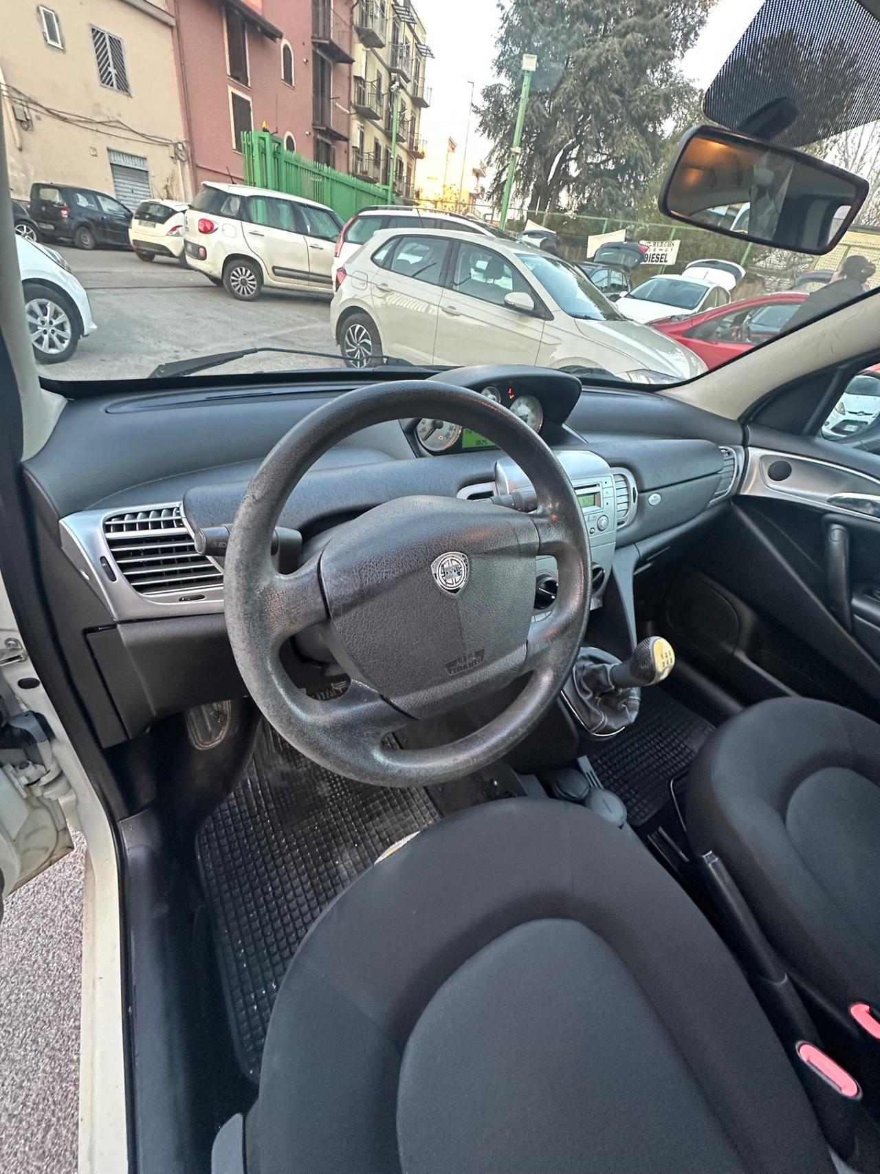 Lancia Ypsilon 1.3 MJT 75 CV Platinum