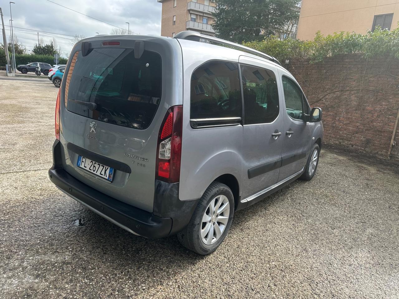 Peugeot Partner Tepee BlueHDi 100 Outdoor