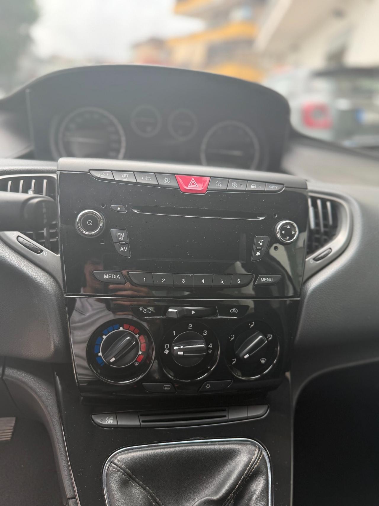 Lancia Ypsilon 1.2 70 CV 5 PORTE GOLD SU RICHIESTA ANCHE IMPIANTO GPL