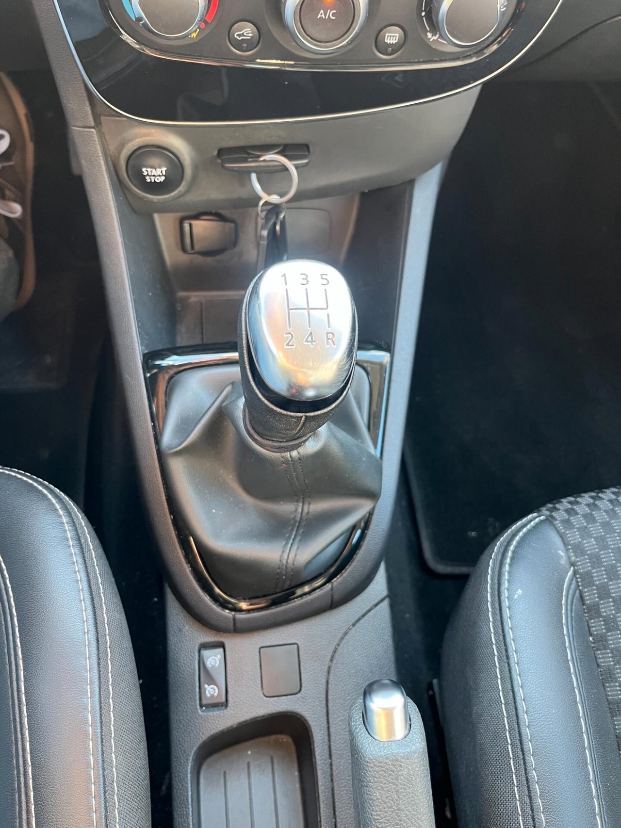 Renault Clio TCe 12V 75 CV 5 porte Moschino Intens